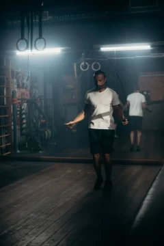 boxeador saltando a la cuerda