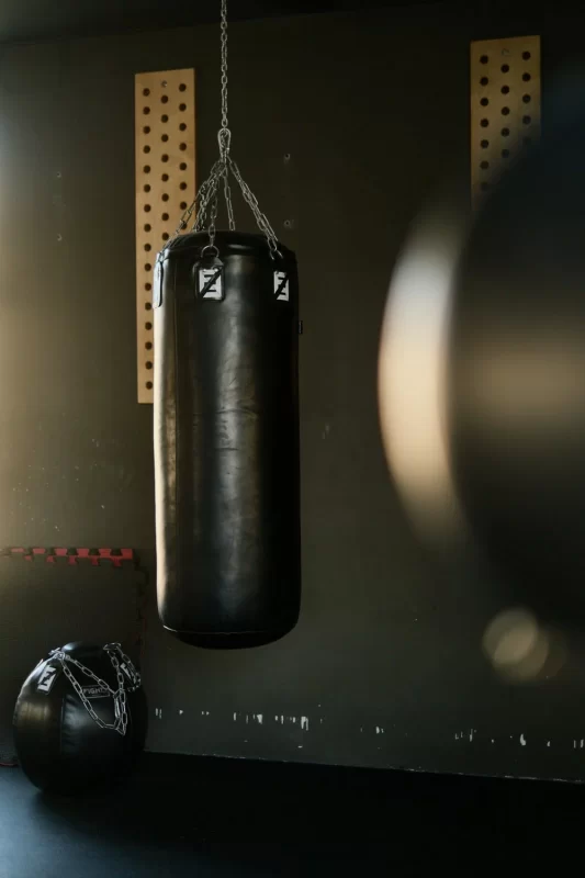 saco de boxeo colgado