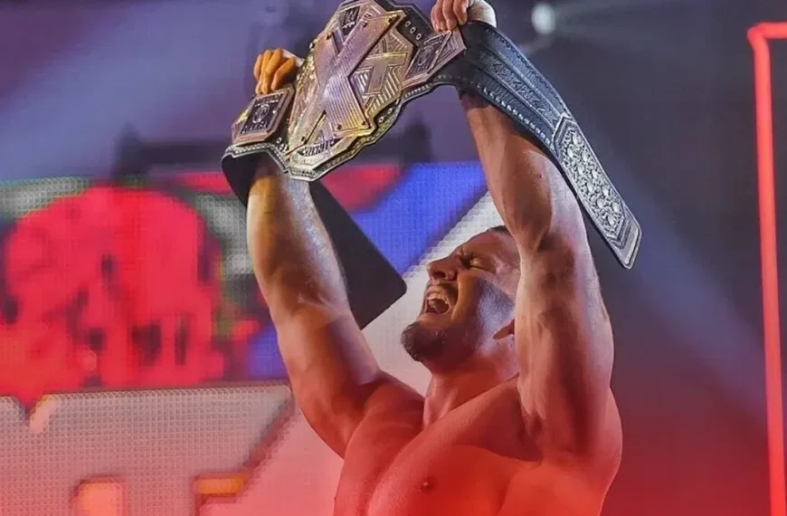 ¿Cuándo debutó Bron Breakker en NXT?