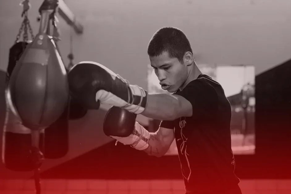 Daños ocultos en los bíceps por sobreentrenamiento en boxeo