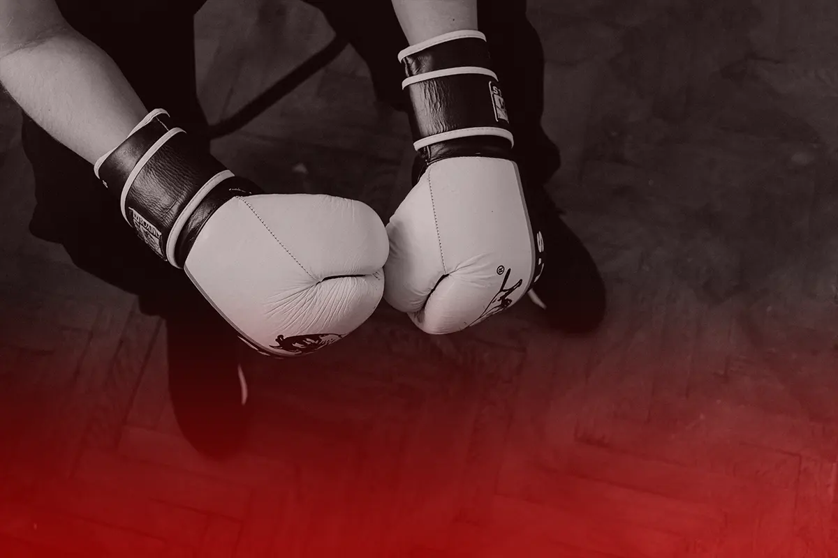 Dolor al flexionar el codo por tensión en el bíceps en boxeo