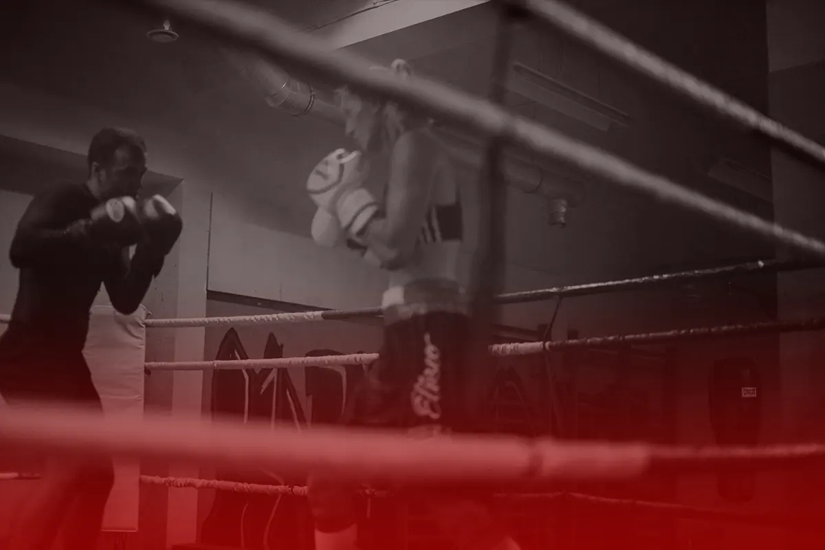 Dolor lateral en el abdomen durante sparring: qué indica