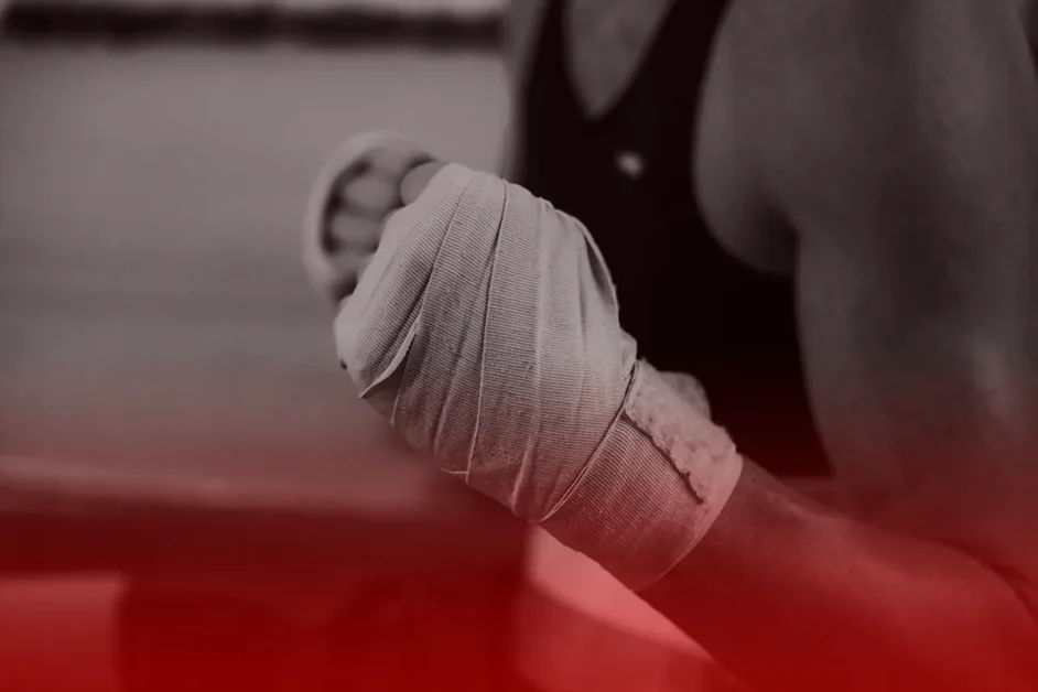 Dolor localizado al tacto en el bíceps tras boxear