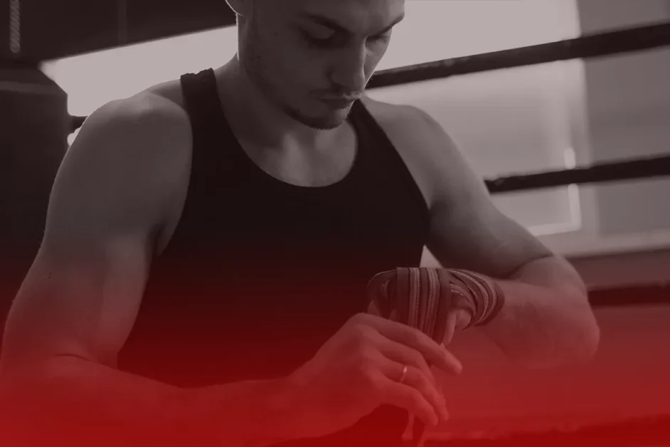 Técnicas de golpeo que protegen los bíceps del boxeador