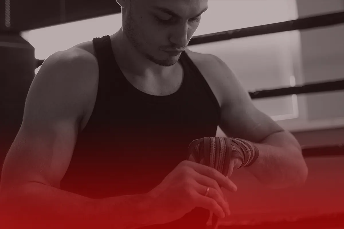 Técnicas de golpeo que protegen los bíceps del boxeador